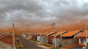 Tempestade de poeira assusta cidades da região; ventos chegaram a 65 km/h
