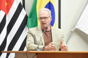 Vereador propõe que Prefeitura publique currículos de agentes políticos e comissionados