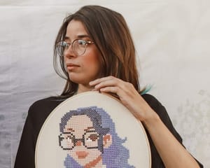Oficina une pixel art e ponto cruz em imersão no POW Festival de Ribeirão Preto