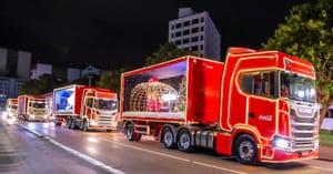 Caravana de Natal da Coca‑Cola anuncia passagens por Ribeirão Preto com caminhões iluminados e Papai Noel