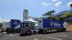 Ministro visita Ribeirão Preto e celebra zeramento de fila de catarata com carretas móveis