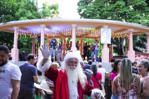Feira do Coletivo traz edição de Natal com música, food trucks e chegada do Papai Noel em Ribeirão Preto