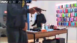 Quatro suspeitos de série de assaltos em Serrana são detidos pela PM; moto e celulares são recuperados