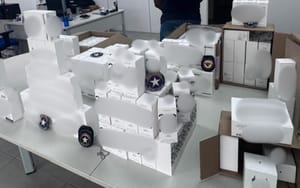 Receita apreende 750 kg de perfumes contrabandeados em transportadoras de Ribeirão Preto