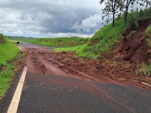 Deslizamento interdita alça de retorno da Anhanguera em Ribeirão Preto