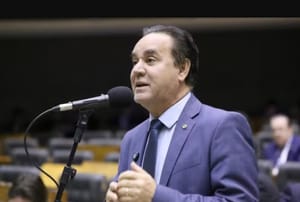 Deputado de Barrinha deve assumir vaga de Carla Zambelli após decisão do STF