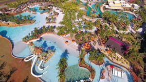 Hot Beach lança programação de férias e amplia oferta com resort em modelo de multipropriedade