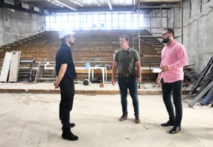 Presidente da Câmara vistoria reformas nos plenários e pressiona cumprimento de prazos