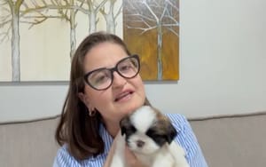 Corretora doa filhote de shih tzu à família de cão morto em ataque em Bonfim Paulista
