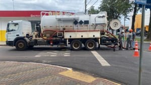 Sabesp e Prefeitura fazem manutenção na rede de esgoto após retorno de material em Santa Rosa de Viterbo