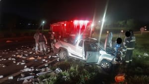 Motorista de picape morre após colisão com duas carretas na rodovia Laurentino Mascari