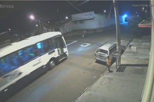 Ciclista fica gravemente ferido após ser atingido por ônibus no Jardim Cambuí, em Franca