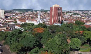 Walking tour gratuito revisita memórias e arquiteturas da Vila Tibério em Ribeirão Preto
