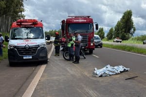 Motorista morre e carro com oito ocupantes capota na SP-345 em Franca