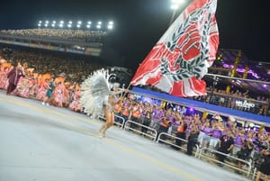 Mocidade Alegre conquista 13º título do Carnaval de São Paulo com homenagem a Léa Garcia