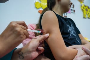 Secretaria de Saúde de Sertãozinho alerta para baixa cobertura da vacina contra dengue entre jovens