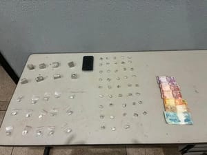 Adolescente é detido com dezenas de porções de drogas na Vila Guiomar