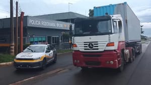 Caminhão é flagrado com 225 evasões de pedágio em fiscalização na SP-334