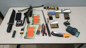 Caminhonete com munições é encontrada tombada em acesso à Anhanguera em Ribeirão Preto