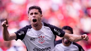 Corinthians bate o Flamengo por 2 a 0 e fatura Supercopa Rei com gol simbólico de Gabriel Paulista