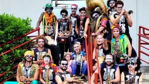 Bloco Cumbia Calavera reabriu folia na Nove de Julho e deu início ao Carnaval de Todos os Cantos
