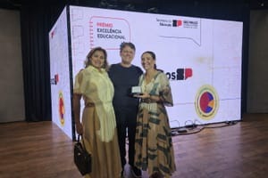 Quatro escolas municipais de Sertãozinho recebem Prêmio Excelência Educacional em cerimônia em São Paulo