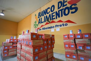 Supermercados Gricki entregam mais de 5 mil litros de leite ao Fundo Social de Ribeirão Preto