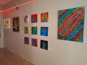 Exposição interativa transforma pinturas com efeitos de luz em Ribeirão Preto
