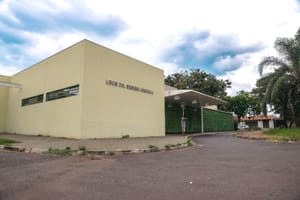 Atendimento fechado por tempo determinado em farmácia do Quintino II; prefeitura oferece van para retirar remédios