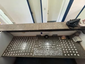 GCM apreende adolescente com grande quantidade de drogas e dois menores com simulacro perto de escola em Ribeirão Preto