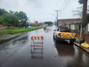 Chuva intensa causa alagamentos e bloqueios em trevo da zona Sul de Ribeirão Preto