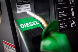 Postos de Ribeirão Preto relatam falta de diesel e repasses de preço após alta do petróleo