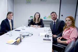 Prefeitura leva documento ao Tesouro e avança na implantação da Via Leste–Oeste