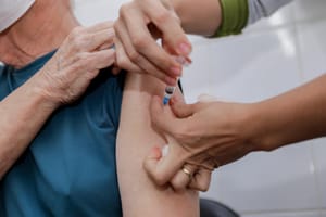 Ribeirão Preto aplicou quase 7 mil doses na mobilização de vacinação contra a gripe; imunização segue durante o ano