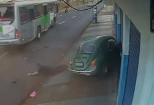 Motorista ejetado de Fusca após falha de freio em Ribeirão Preto passa bem e mantém casamento marcado