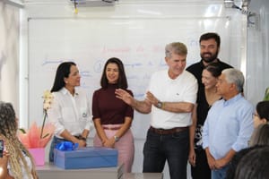 Primeira-dama do Estado visita Sertãozinho e acompanha curso gratuito de Banho e Tosa