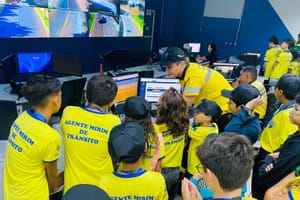 Alunos participam de visita técnica ao Centro de Controle e conhecem rotina da mobilidade em Ribeirão Preto