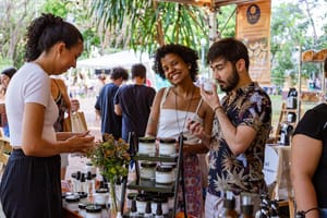 Feira do Coletivo chega à Praça 7 de Setembro com música, gastronomia e atividades de saúde