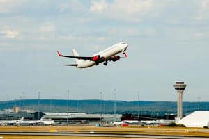 Governo reduz tributos sobre querosene de aviação em medida temporária para frear alta de combustíveis