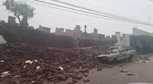 Muro de cemitério desaba sobre carro em Igarapava durante chuva; cidade registrou alagamentos