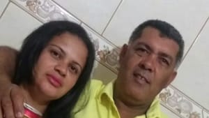 Casal morre e duas filhas ficam feridas em colisão com carreta em Pontal