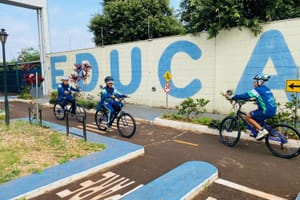 Crianças da equipe Cava do Bosque participam de ações educativas de trânsito da RP Mobi