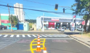 Novo semáforo será ligado na zona Leste para organizar tráfego e travessia de pedestres