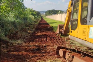 Prefeitura abre aceiros em áreas de risco para evitar incêndios na cidade