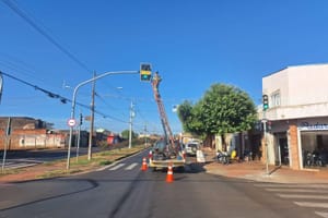 Novo semáforo na Avenida Recife começa a operar e busca reduzir conflitos no Jardim Aeroporto