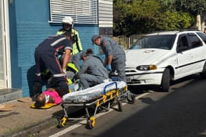 Jovem perde uma perna após carro invadir calçada no Centro de Franca