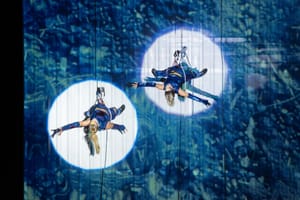 Espetáculo de dança vertical transforma fachada de prédio em palco nas comemorações dos 170 anos de Ribeirão Preto