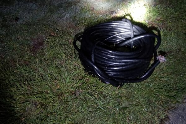 Homem morre eletrocutado ao tentar furtar fios em rodovia na madrugada