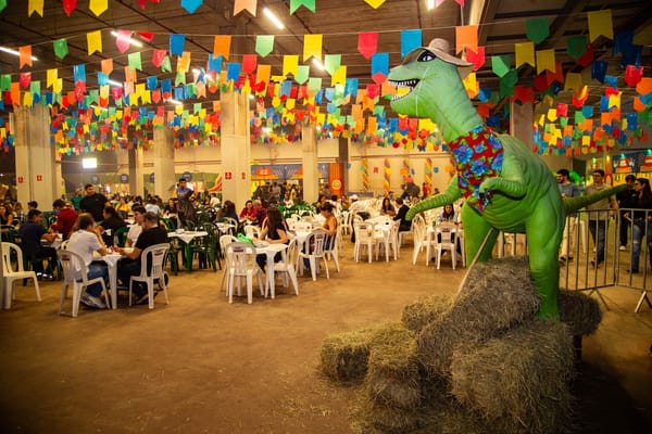Arraiá Mió di Bão Ribeirão movimenta o feriado com shows, comidas típicas e entrada gratuita